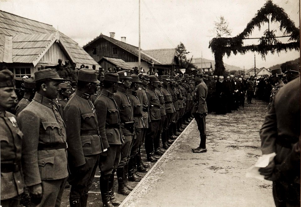 Karl I. besuchte zwischen dem 14.6.1917 und dem 18.6.1917 Stationen an der Südostfront. Am 17.6.1917 war er in Dorna Kandreny (BildID 15565674)
