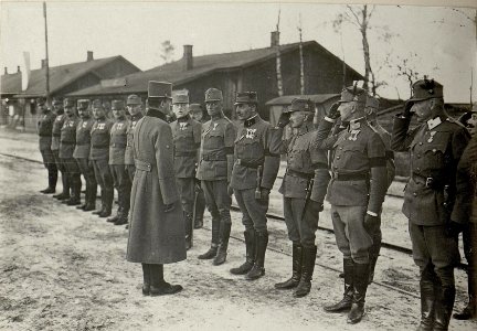 Karl I. besucht die kaiserlich deutsche Südarmee in Chodoriw, 3.5.1917 (BildID 15552646)