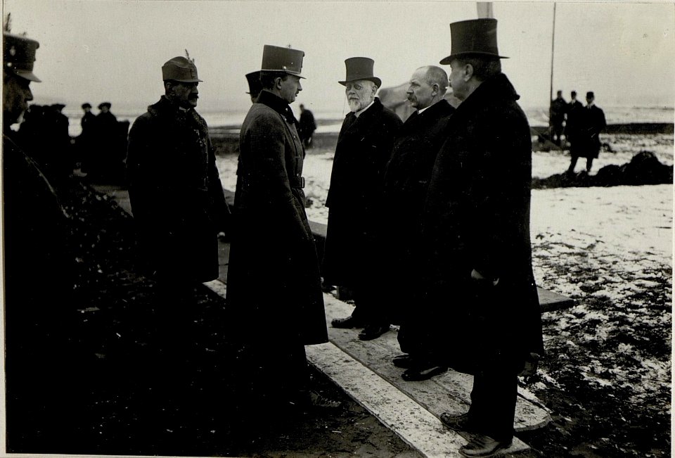 Karl I. besucht die in Altbunzlau und Brandeis stationierten Lothringer Dragoner, 26.3.1917 (BildID 15551512)
