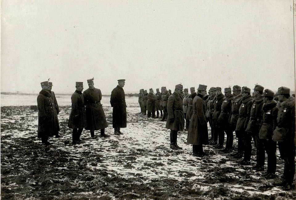 Karl I. besucht die in Altbunzlau und Brandeis stationierten Lothringer Dragoner, 26.3.1917 (BildID 15551414)