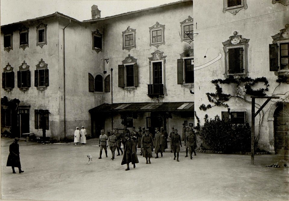 Karl I. besucht Folgaria (Vielgereuth), 15.5.1917 (BildID 15552884)
