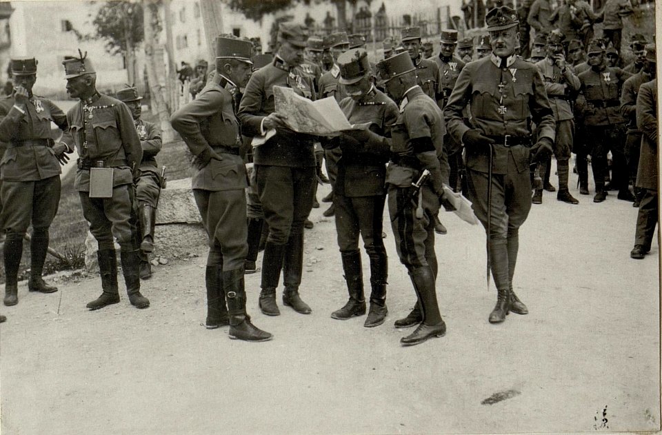 Karl I. besucht Folgaria (Vielgereuth), 15.5.1917 (BildID 15553024)