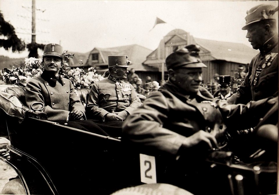 Karl I. besuchte in der Zeit vom 14.6. bis 18.6.1917 mehrere Stationen an der Südostfront. Am 17.6. war er in Bestereze (BildID 15565632)