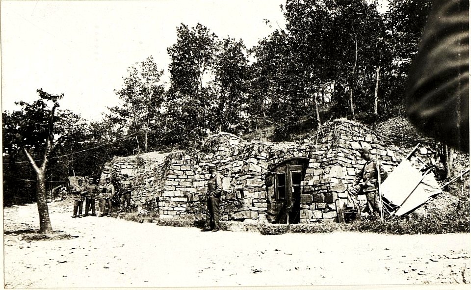 Kavernen einer Feldkanonenbatterie Mohorini (BildID 15595720)