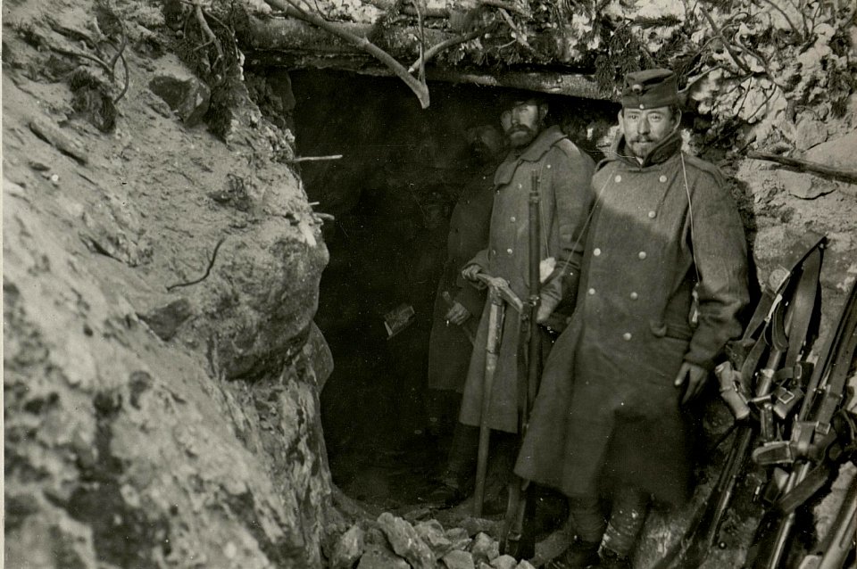 Kavernenbau im Felsen auf den Namenloserberg (BildID 15717481)
