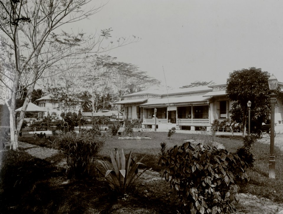 KITLV - 86744 - Stafhell & Kleingrothe - Medan-Deli - House, presumably at Medan, Sumatra - circa 1900