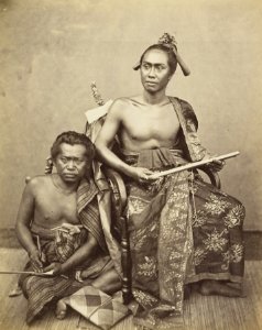 KITLV 408106 - Isidore van Kinsbergen - Goesti Ngoera Ketoet Djilantik, raja of Boeleleng and writer Wajan Toeboek with lontar in hand - 1865-1866 photo