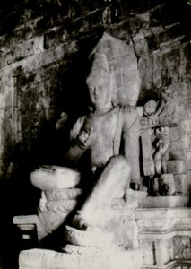 KITLV - 82392 - Kurkdjian - Soerabaja - Statue in a temple of Prambanan in Yogyakarta - circa 1910