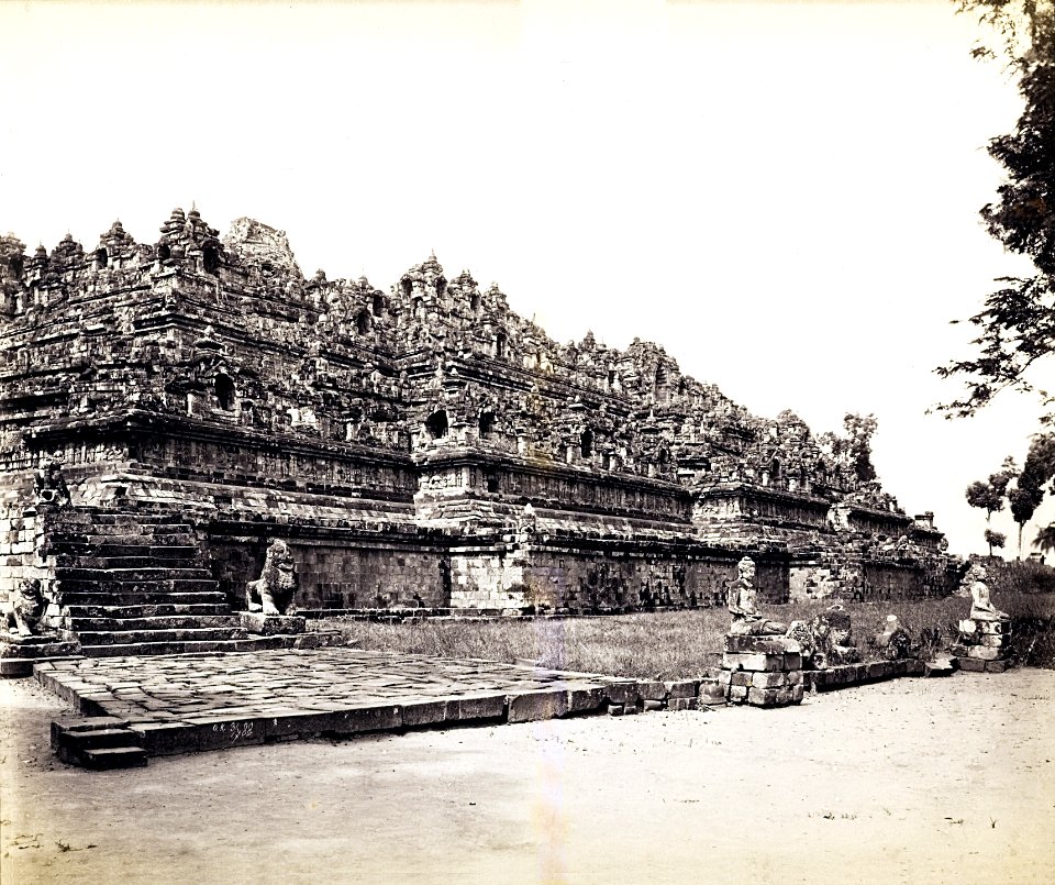 KITLV 40228 - Kassian Céphas - North West side of the Borobodoer - Around 1888 (restored)
