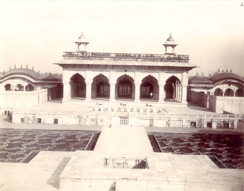 KITLV 377928 - Clifton and Co. - Agra Fort in Agra - Around 1890