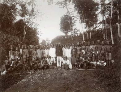 KITLV - 86780 - Stafhell & Kleingrothe - Medan-Deli - Workers on a plantation in Deli - circa 1900