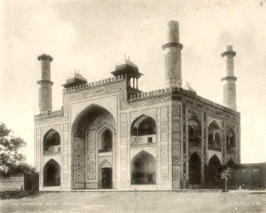 KITLV 377938 - Clifton and Co. - Probably a gate of the Taj Mahal in Agra - Around 1890
