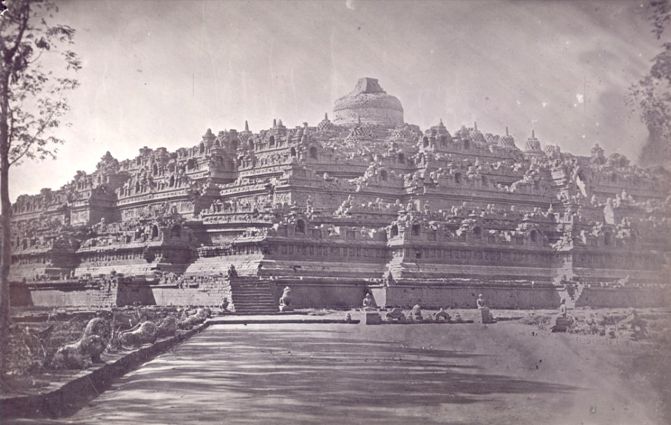 KITLV 87568 - Isidore van Kinsbergen - Borobudur near Magelang - 1874
