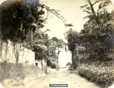 KITLV - 83057 - Road at Kanazawa in Japan - before 1880