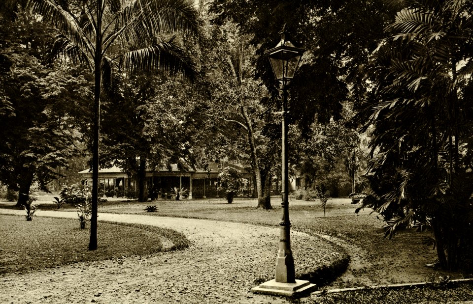 KITLV - 78308 - Kleingrothe, C.J. - Medan - Administrator's house of the Amsterdam Deli Company in Medan near Amplas - circa 1900