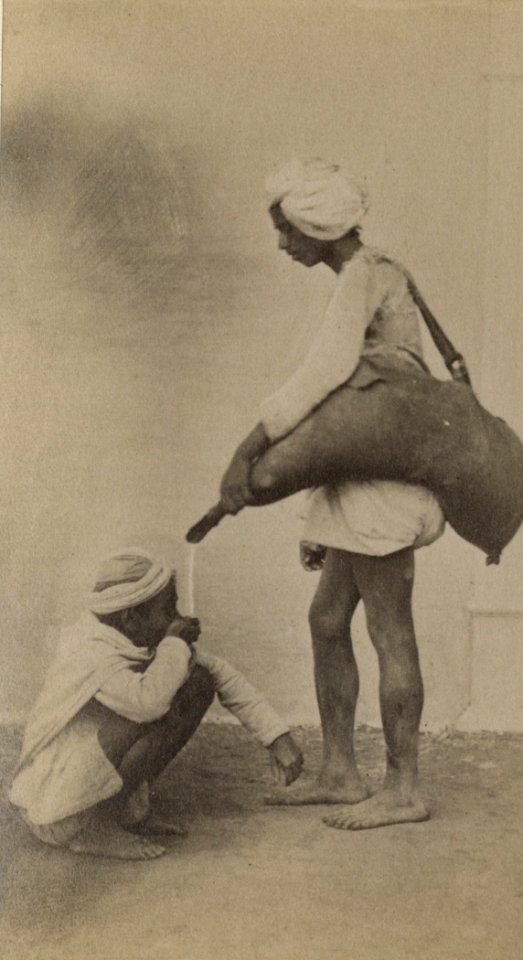 KITLV 91170 - Unknown - Street vendor in India - Before 1880