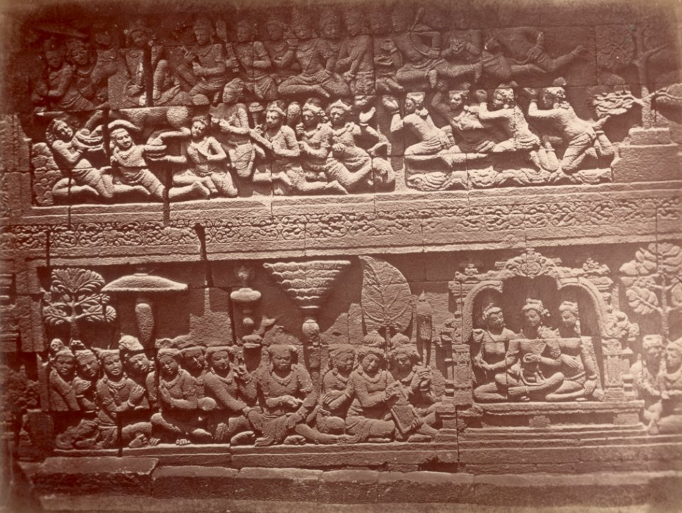 KITLV 90026 - Isidore van Kinsbergen - Reliefs on the Borobudur near Magelang - Around 1900