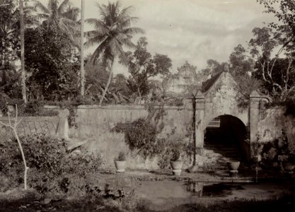 KITLV 40545 - Kassian Céphas - Taman Sari Water Castle at Yogyakarta - Around 1883 photo