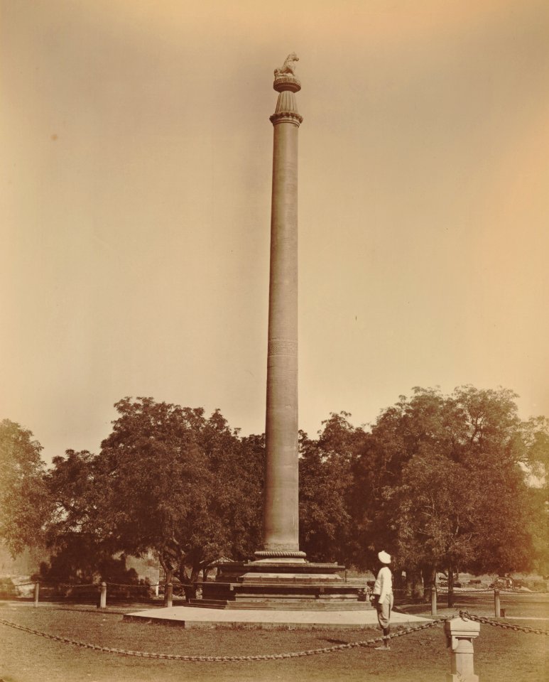 KITLV 91943 - Rust, T.A. - Asoka pillar at Allahabad in India - Around 1860 photo