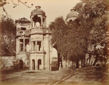 KITLV 91963 - Unknown - Gateway to the Sikandar Bagh in Lucknow in India - Around 1860 photo