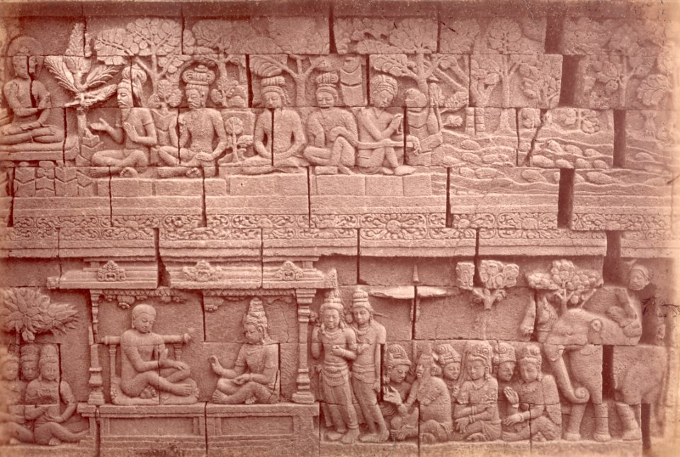 KITLV 90028 - Isidore van Kinsbergen - Reliefs on the Borobudur near Magelang - Around 1900