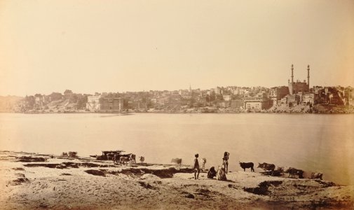 KITLV 91935 - Samuel Bourne - Bank of the Ganges at Benares in India - Around 1860-1870 photo