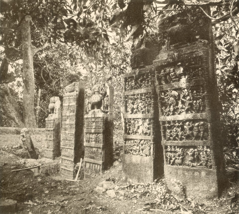 KITLV 88162 - Unknown - Reliefs at Borivali in British India - 1897