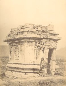 KITLV 87733 - Isidore van Kinsbergen - Tjandi Srikandi on Dijeng plateau - Before 1900 photo