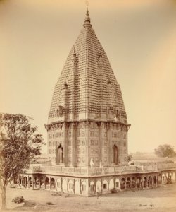 KITLV 91939 - Samuel Bourne - Sumeri temple at Benares in India - Around 1860 photo