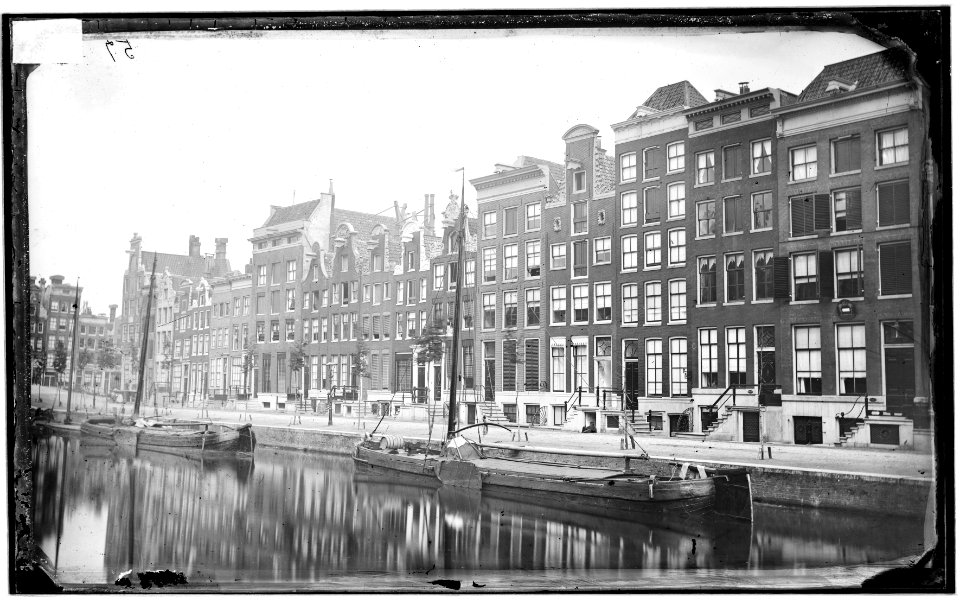 Keizersgracht 1-35, gezien naar de Brouwersgracht. Oorspronkelijke kabinetfoto uitgegeven door A. Jager