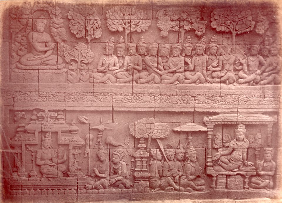 KITLV 90030 - Isidore van Kinsbergen - Reliefs on the Borobudur near Magelang - Around 1900
