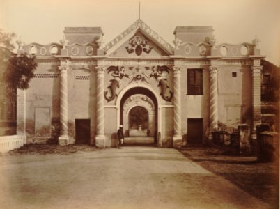 KITLV 91959 - Unknown - Mermaids Gate at Lucknow in India - Around 1860 photo