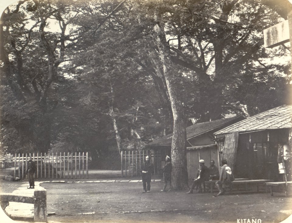 KITLV - 83041 - Men on a square at Kitano in Japan - before 1880