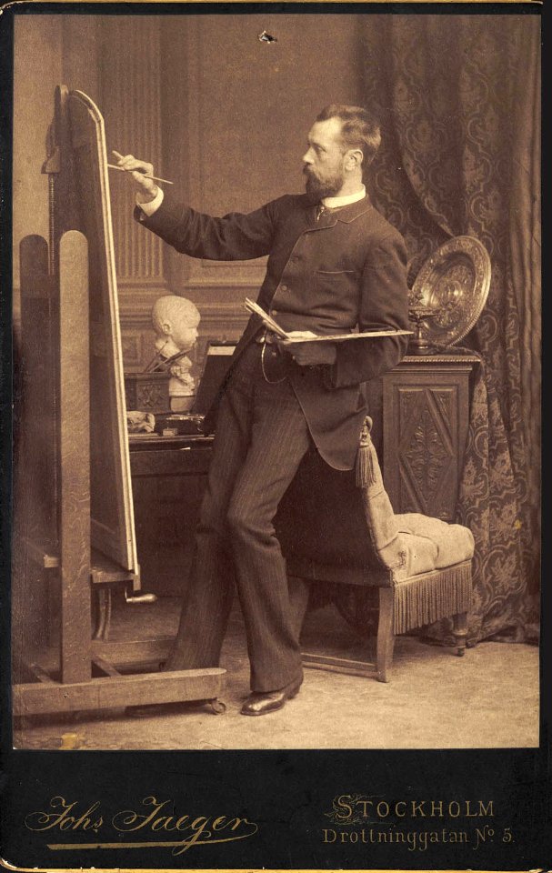 Konstnären Julius Kronberg målar vid sitt staffli. Kabinettsporträtt - Nordiska Museet - NMA.0040822