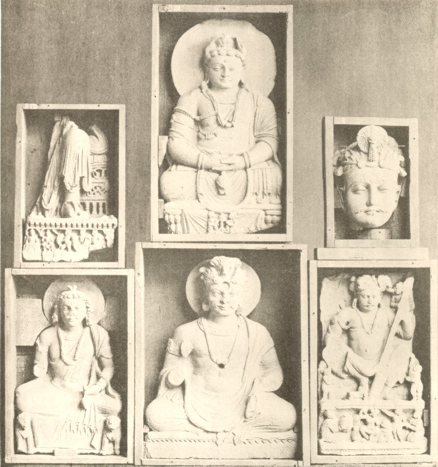 KITLV 88005 - Unknown - Sculptures coming from Jamalgarhi and Takht-i-Bahi in British India - 1897