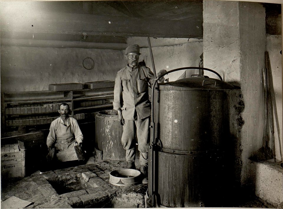 Korpsseifensiederei. Aufgenommen am 4.Mai 1916. NIZNIOW. (BildID 15537206)