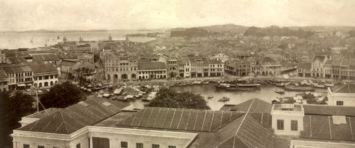 KITLV - 79900 - Kleingrothe, C.J. - Medan - District in Singapore, probably seen from the bell tower of the Queen Victoria Memorial Hall - circa 1910