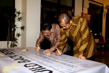 Kristen Bauer hosts a reception to reflect on life in Aceh after the 2004 Indian Ocean earthquake and tsunami disaster; December 2014 (13) photo