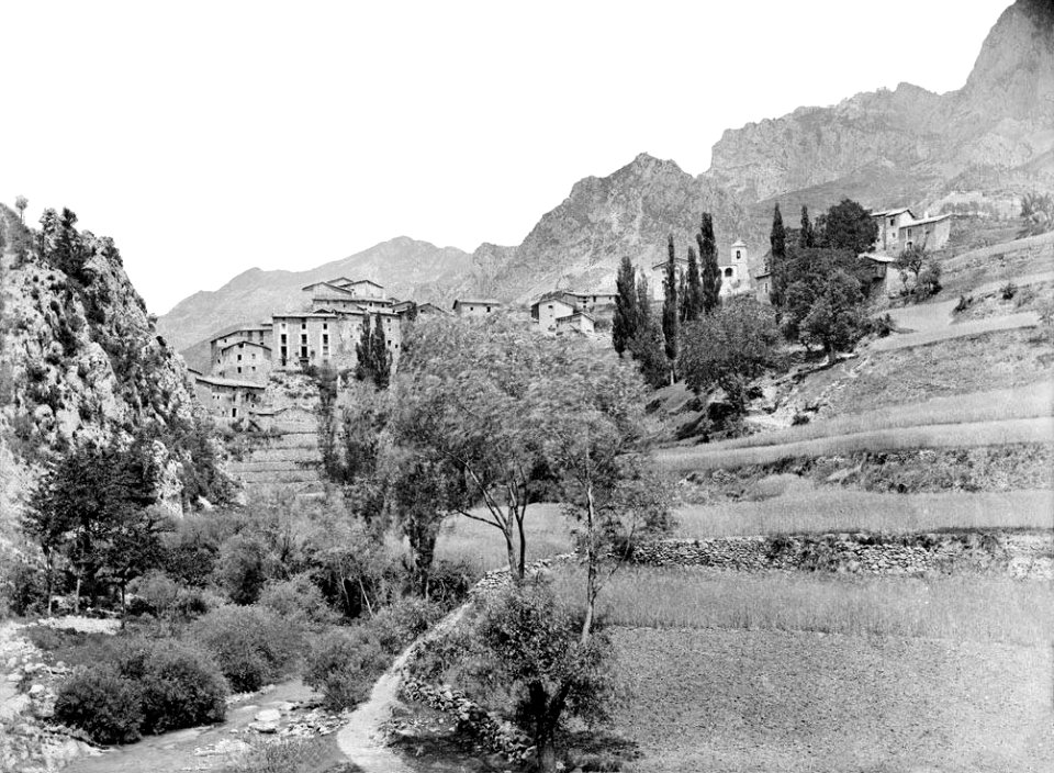 La Coma i la Pedra vist des del camí de Sant Llorenç (Restored)