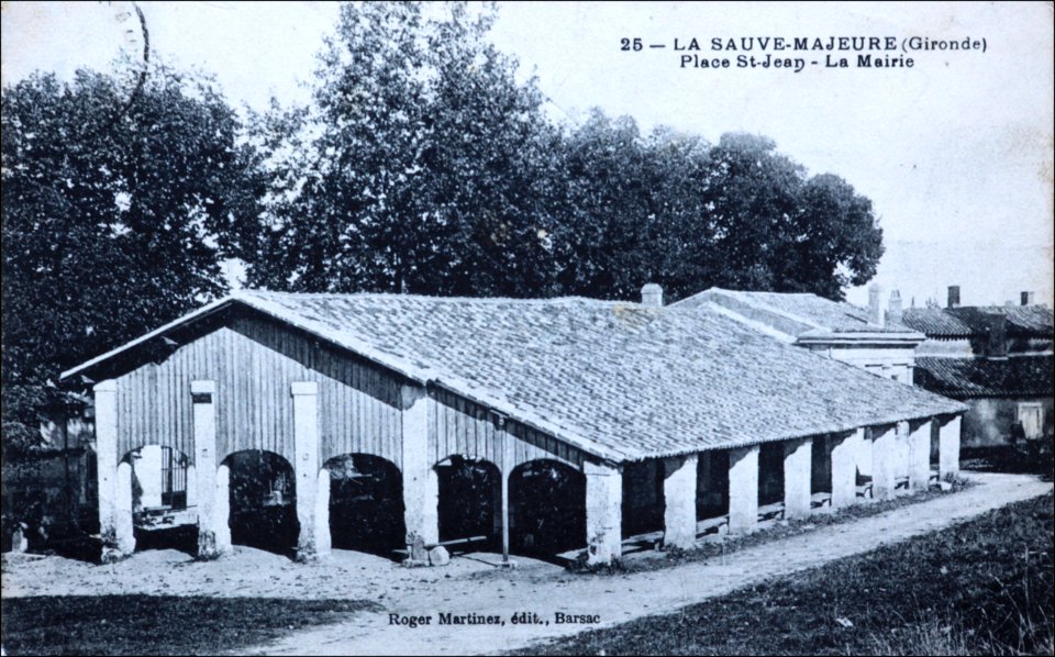 La Sauve-Majeure - place Saint-Jean 1