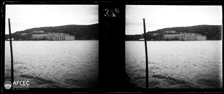 La ciutat de Ferrol vista des d'una embarcació enmig del mar