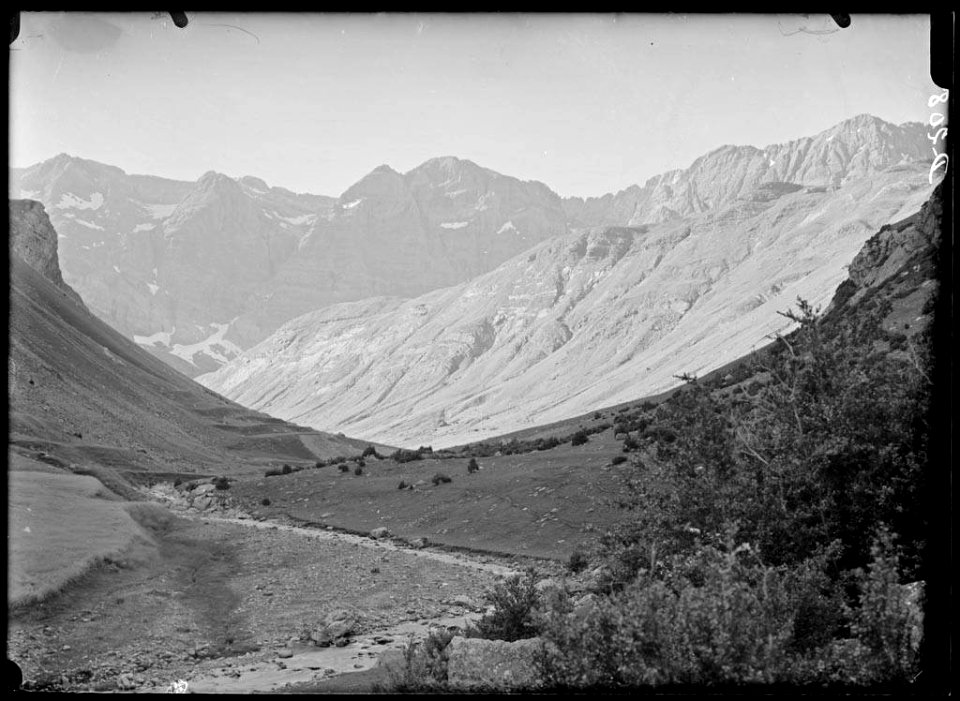 La muntanya del Verde i la serra de Tendeñera
