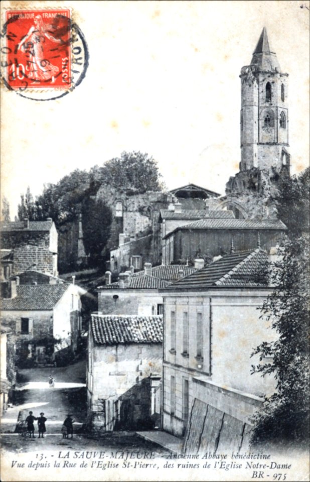 La Sauve-Majeure - rue de l'église 2