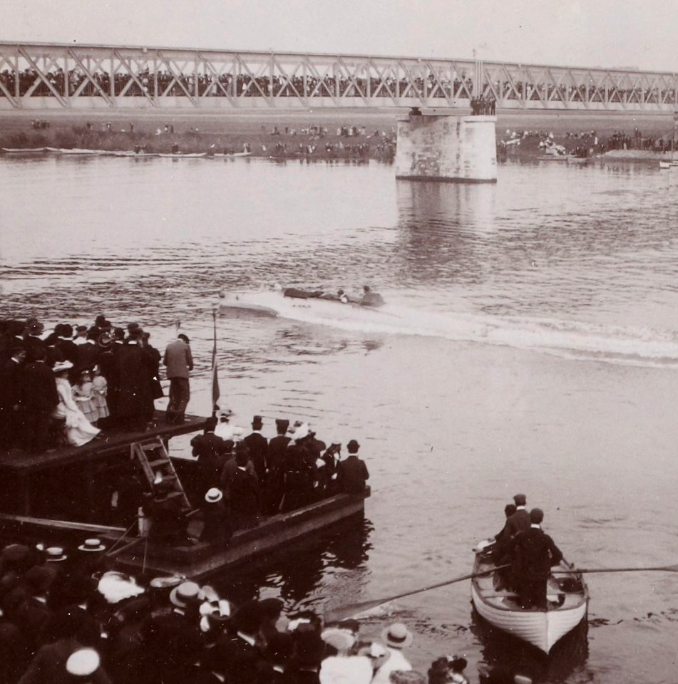 Le Trèfle-à-Quatre à moteur Brasier d'Émile Thubron en 1904 (les canots automobiles à Juvisy) 1