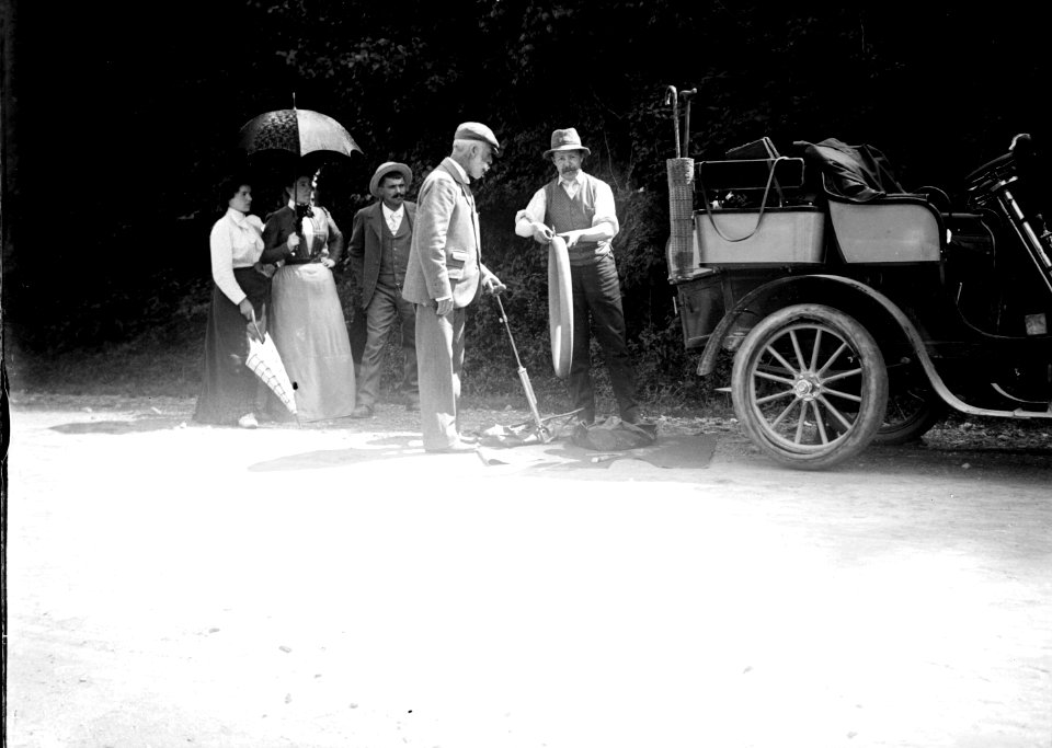 Le pneu crevé auto Béraldi à Cierp-Gaud, 2 septembre 1901, TRU C 51 - Fonds Trutat