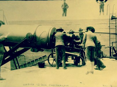 Loading 12” Gun during summer training at Fort Hamilton, Brooklyn, New York City, 1908 (30045748105)