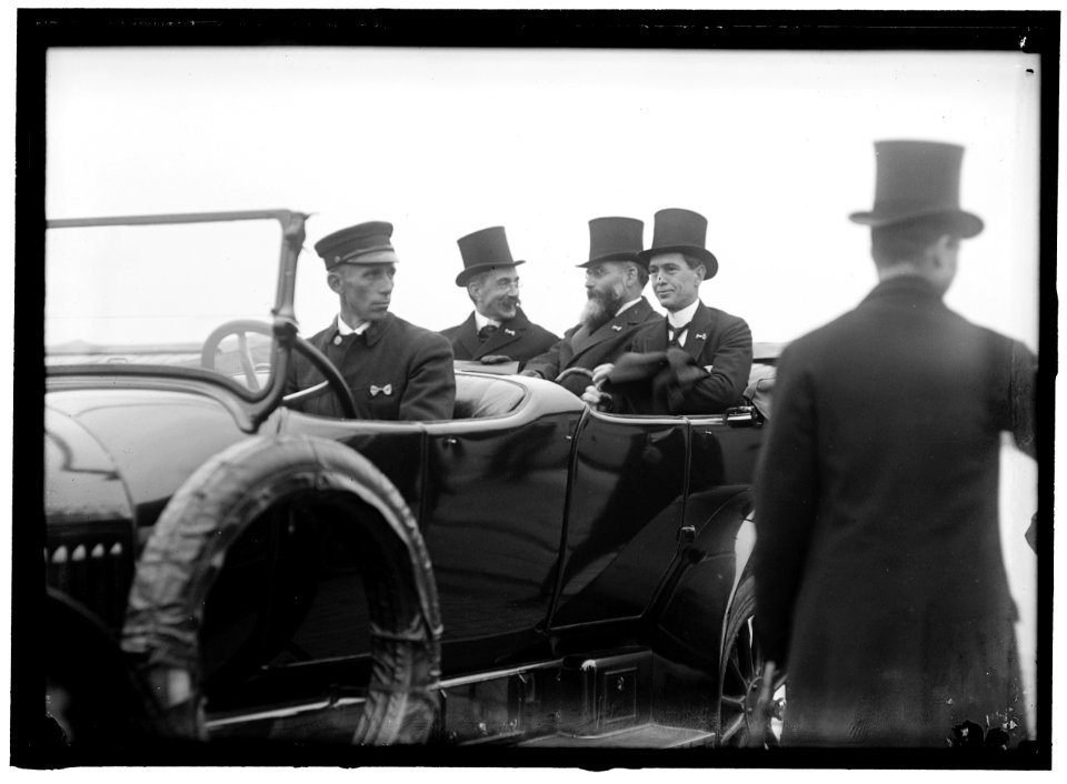 LONG, BRECKENRIDGE. 3RD ASST. SECRETARY OF STATE, 1918. LONG IN AUTO WITH 2 OF THE FR. COMMN. LCCN2016864774