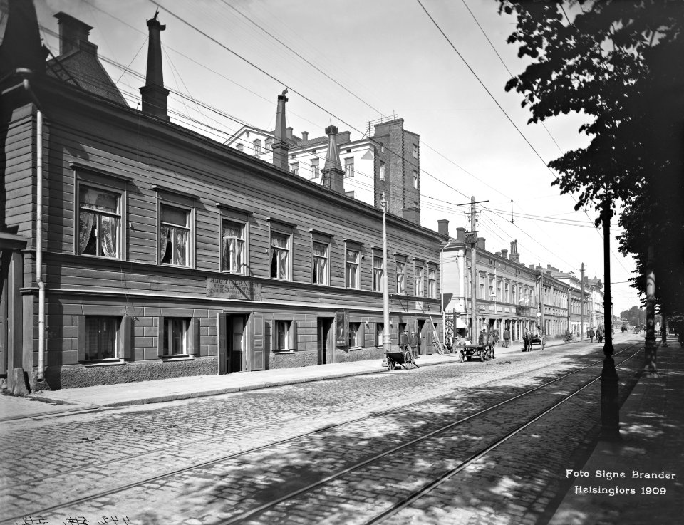 Läntinen Heikinkatu 22, 24, 26 Nykyinen Mannerheimintie 18, 20 - N442 (hkm.HKMS000005-0000010e)