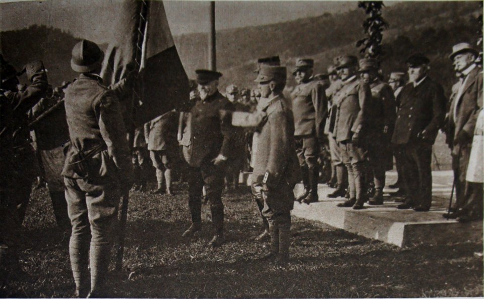 M 197 13 drapeau brig Abbruzzi Poincaré roi Porro Cadorna Bourgeois Sonnino