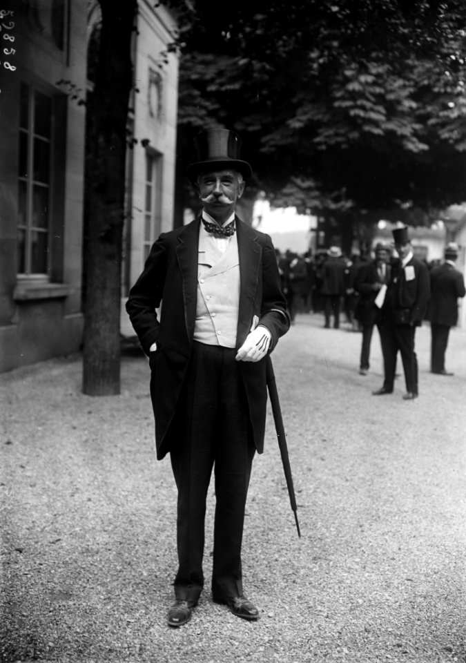 M. Evremond de Saint-Alary, propriétaire de Comrade, gagnant du Grand Prix de Paris à Longchamp